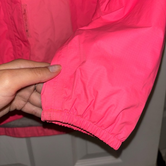 THE NORTH FACE • Girls (10-12) Pink Jacket - Picture 4 of 8